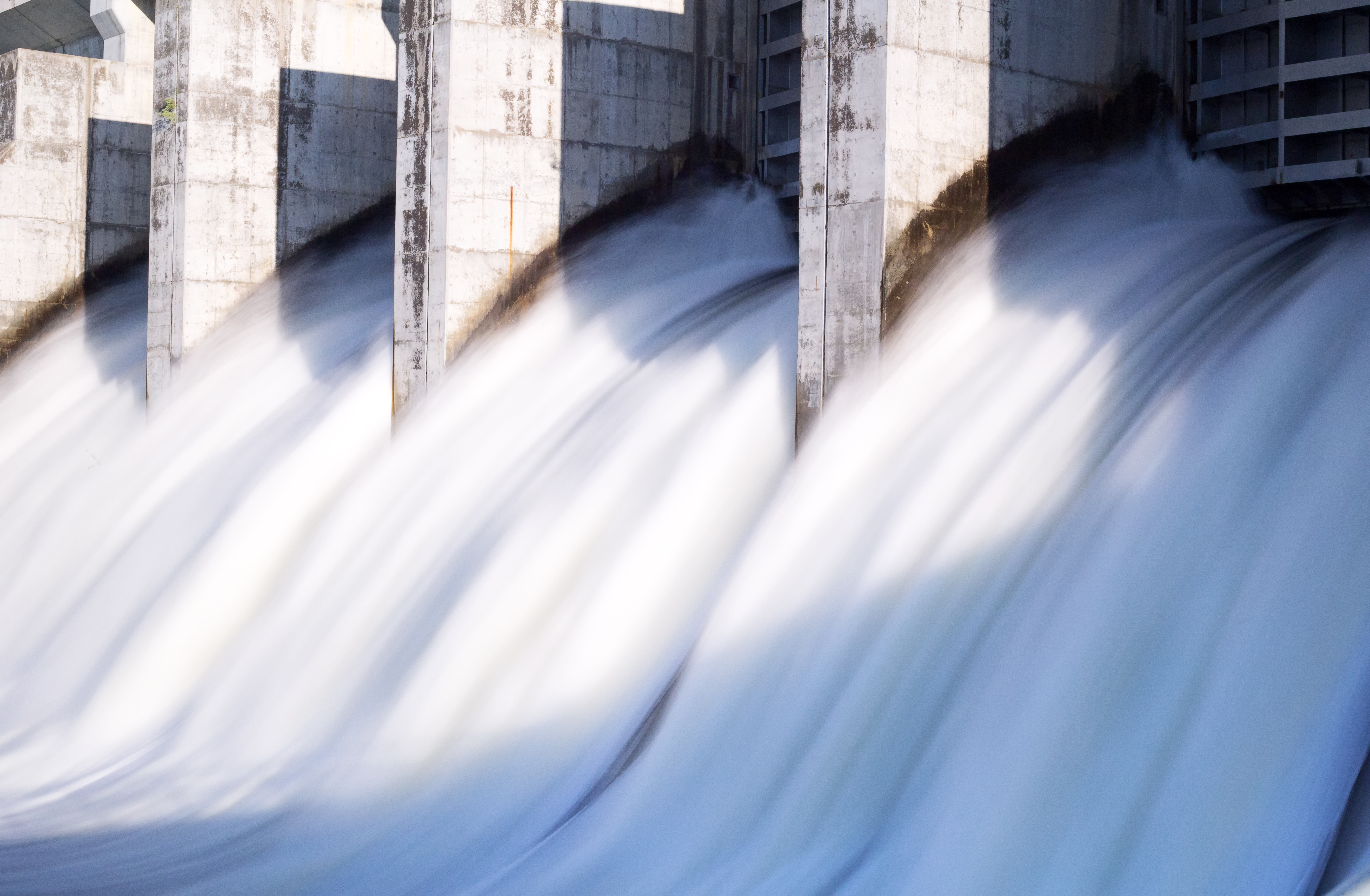 Стоки информация. Water Rush out. Вред от Богучанской ГЭС. Dam close.